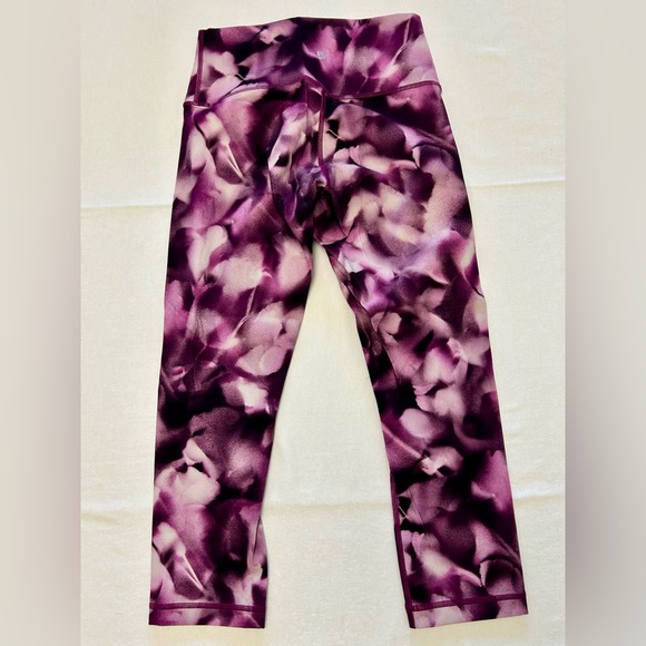 Lululemon Cropped Leggings - Size 6 - Picture 4 of 4